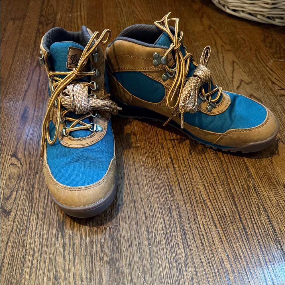 Women’s Danner Jag                      distressed waterproof hiking boot